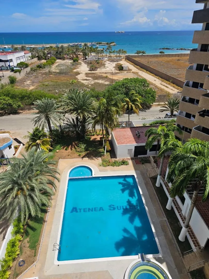 Aérea piscina mar · Atenea Suites