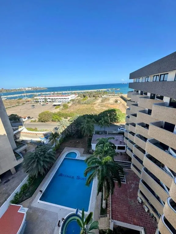 Aérea piscina mar · Atenea Suites