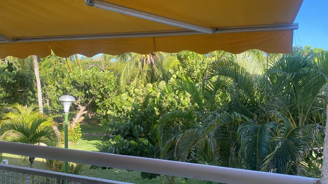 Balcón vista jardín · Refugio frente al Mar, Las Terrazas de Guacuco