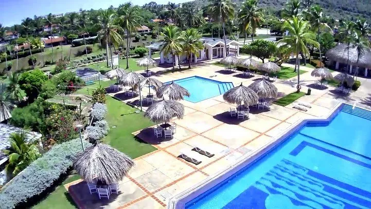 Aérea piscina · Las Terrazas de Guacuco