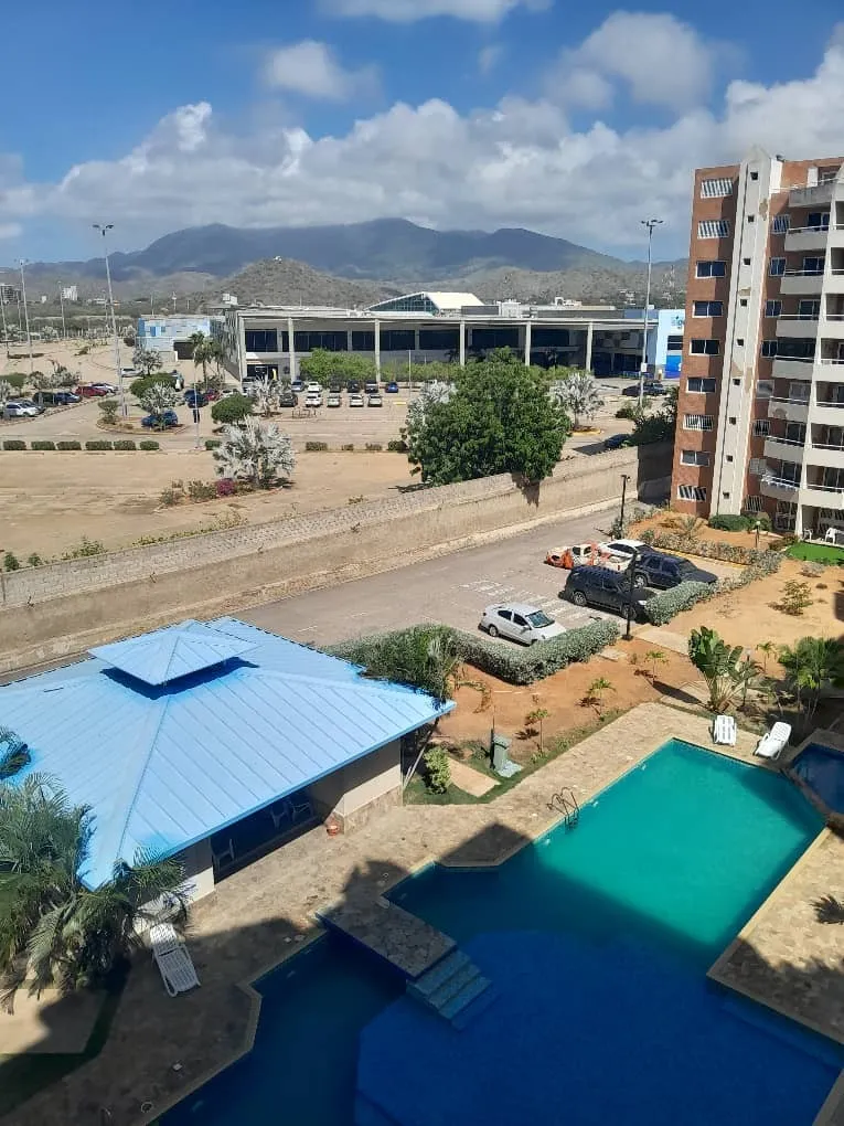 Vista piscina montaña · Suite El Ángel, Residencias Los Cayos