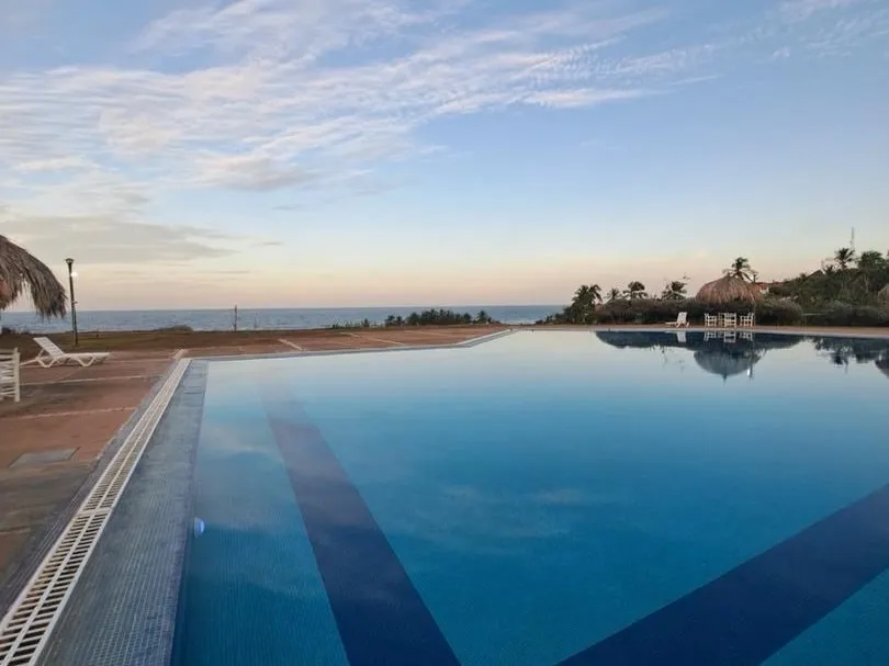 Piscina atardecer · Las Terrazas de Guacuco